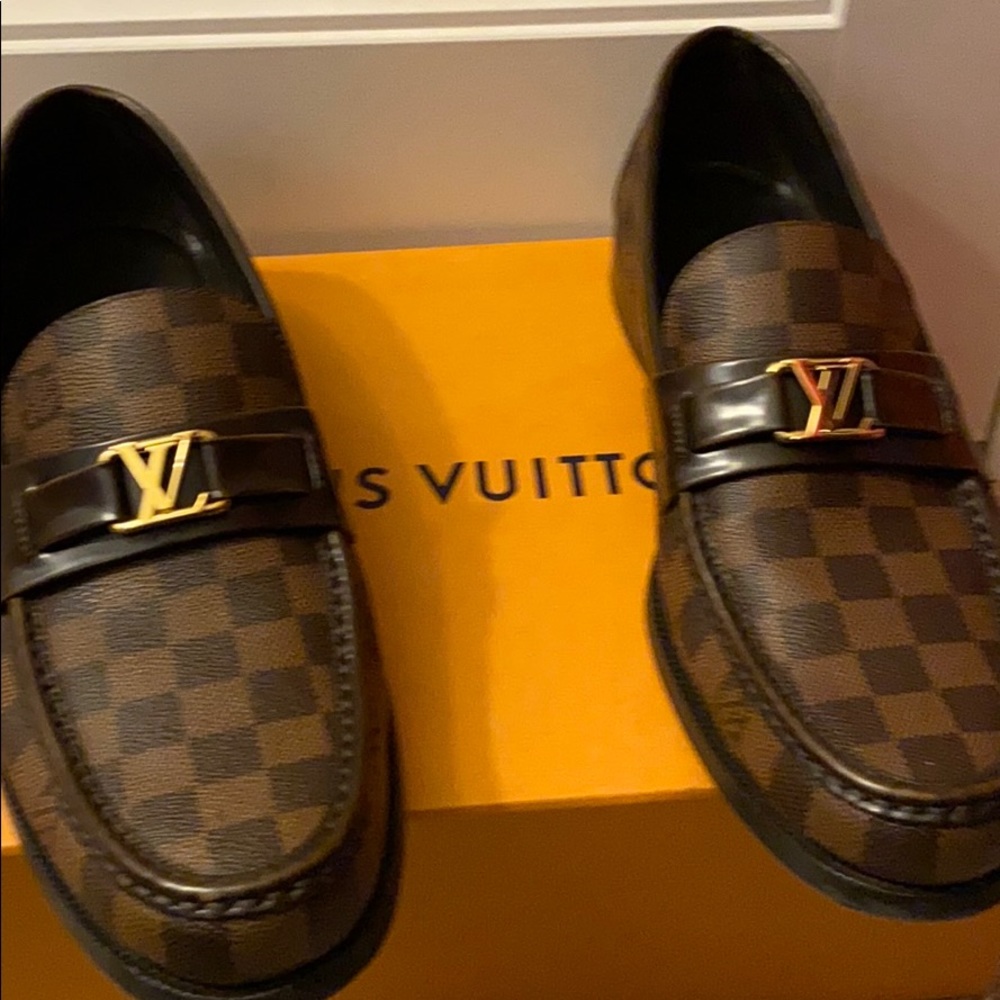 LV shoe